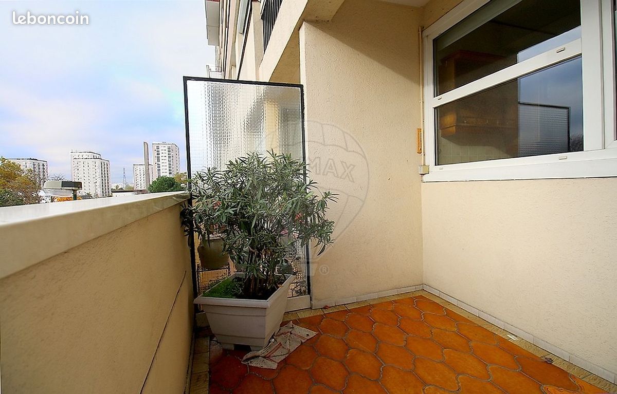 2 غرف نوم شقة في Villeneuve-la-Garenne, France رقم 169828