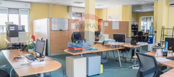 158m² Office in San Donato Milanese, Italy No. 61954 9