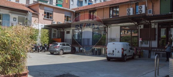 158m² Office in San Donato Milanese, Italy No. 61954 2