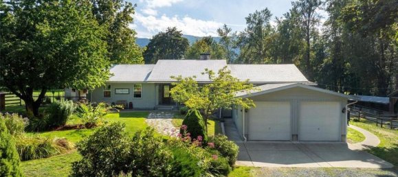 6 bedrooms House in British Columbia, Canada No. 1217 5