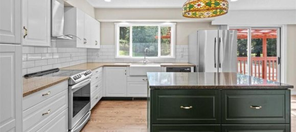 6 bedrooms House in British Columbia, Canada No. 1217 11