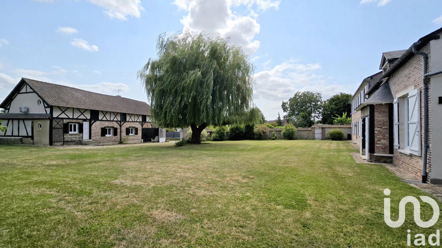 8 bedrooms House in Eure, France No. 356816