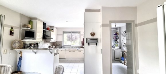 4 bedrooms House in Montargis, France No. 274878 8