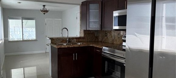 3 Schlafzimmer Villa in Miami, USA, Nr. 614455 2