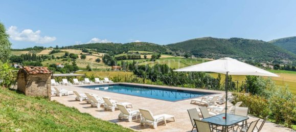 5غرفة عقار تجاري في Gubbio, Italy رقم 277171 4