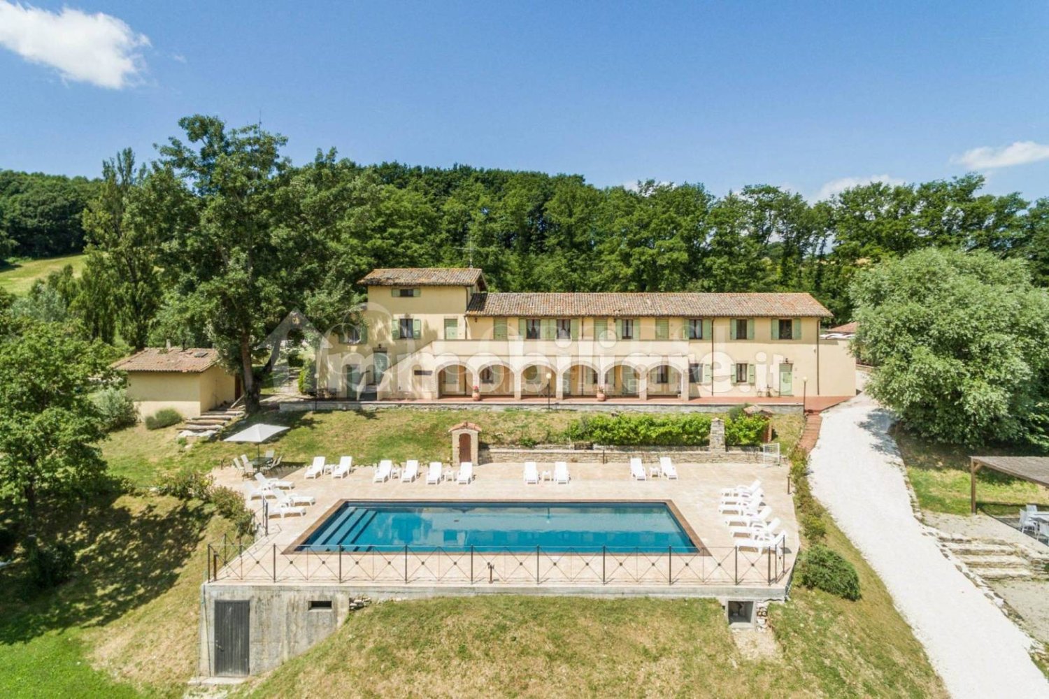 5غرفة عقار تجاري في Gubbio, Italy رقم 277171