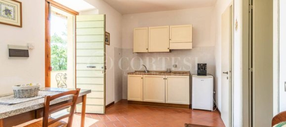 5غرفة عقار تجاري في Gubbio, Italy رقم 277171 36