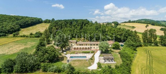 5غرفة عقار تجاري في Gubbio, Italy رقم 277171 5