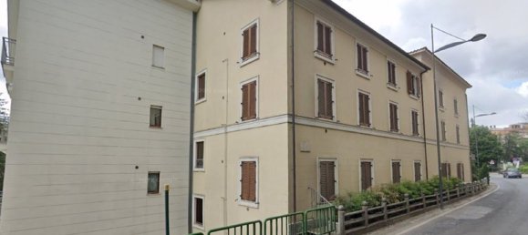 Квартира с 4 комнатами в Фьюджи, Италия № 216182 3