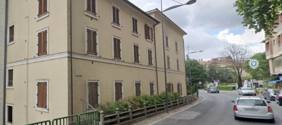 Квартира с 4 комнатами в Фьюджи, Италия № 216182 4