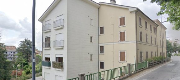 Квартира с 4 комнатами в Фьюджи, Италия № 216182 2