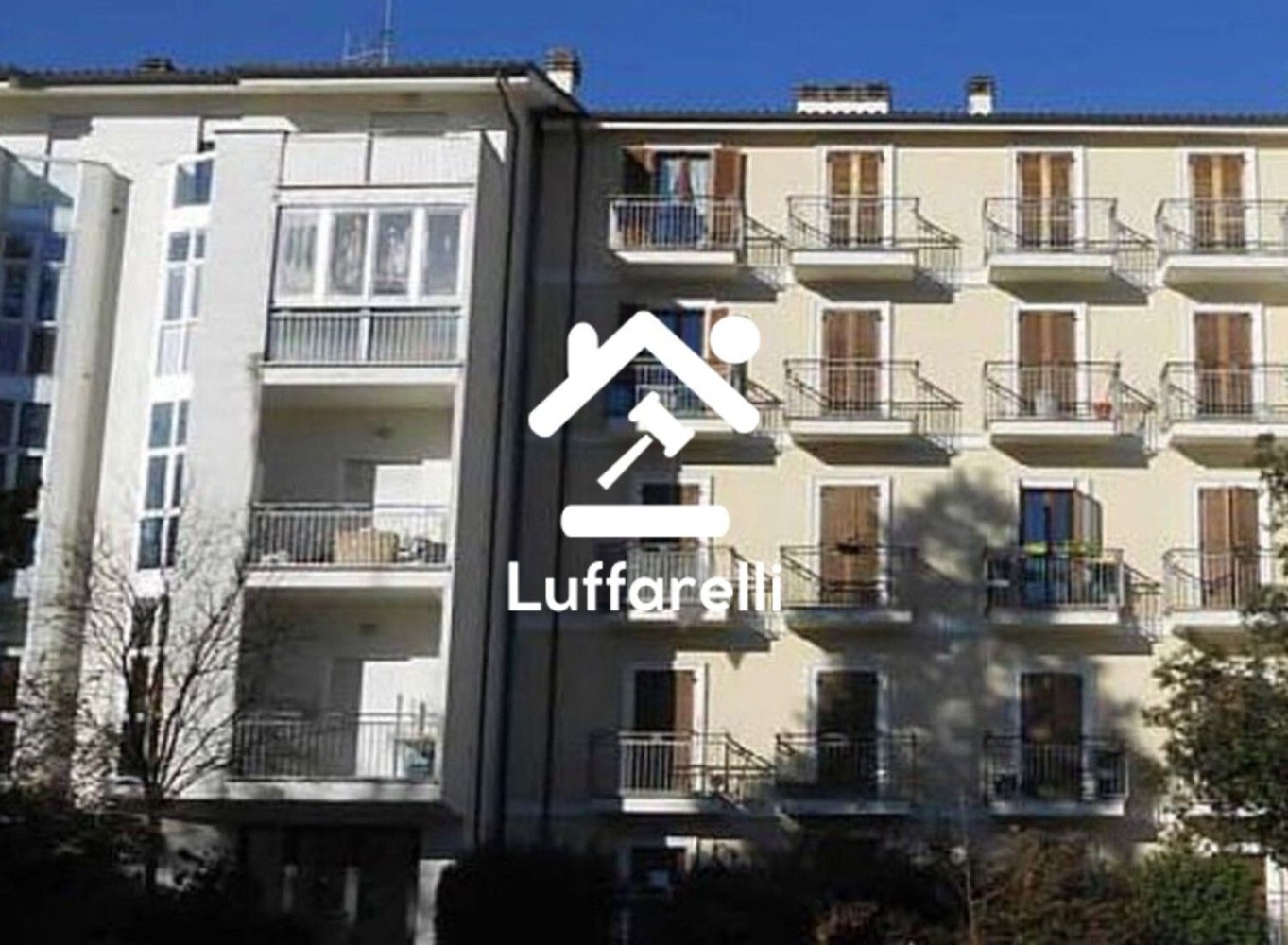 Квартира с 4 комнатами в Фьюджи, Италия № 216182