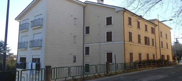 Квартира с 4 комнатами в Фьюджи, Италия № 216182 5