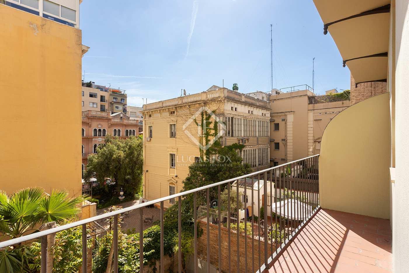 Apartamento de 3 dormitorios en Ciudad Vieja, Spain No. 127792