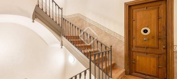 Apartamento de 3 dormitorios en Ciudad Vieja, Spain No. 127792 19