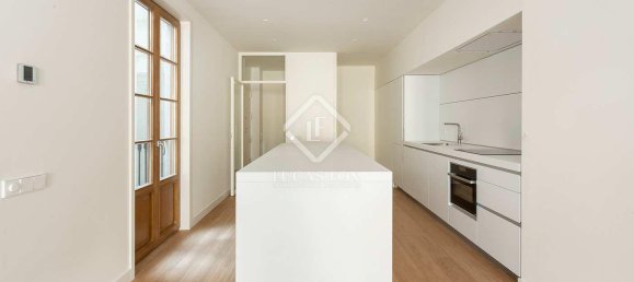 Apartamento de 3 dormitorios en Ciudad Vieja, Spain No. 127792 8