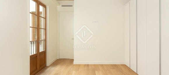 Apartamento de 3 dormitorios en Ciudad Vieja, Spain No. 127792 13