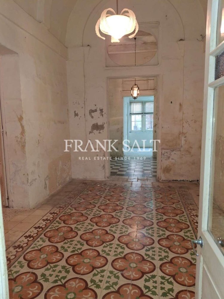 Adosado de 6 dormitorios en Zabbar, Malta No. 2084