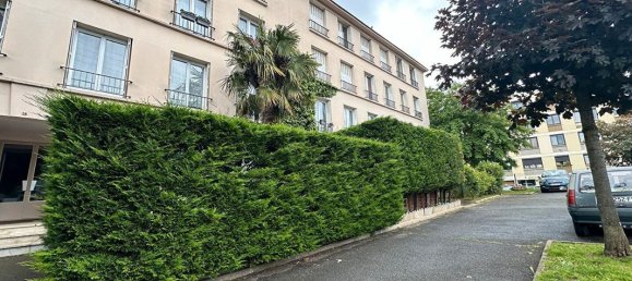 2 bedrooms Apartment in Bezons, France No. 176063 10