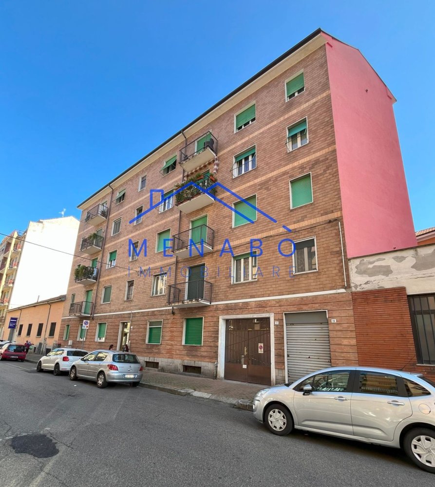Apartamento de 4 dormitorios en Alessandria, Italy No. 372492
