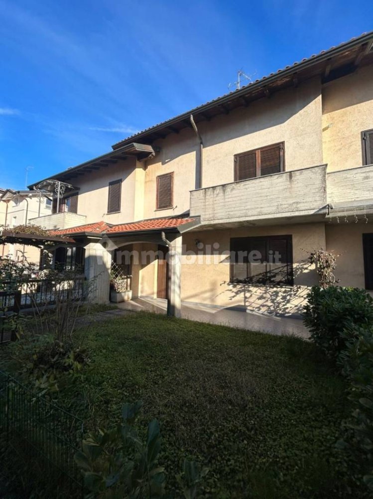 3 Schlafzimmer Villa in Cislago, Italy, Nr. 16781