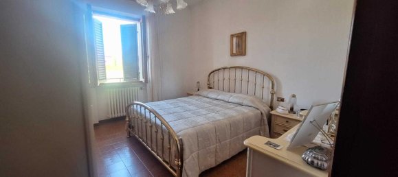5 rooms Apartment in Asciano, Italy No. 235999 9