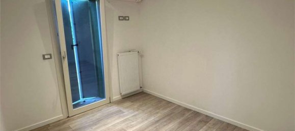 Дом с 7 комнатами в Удине, Италия № 21183 17