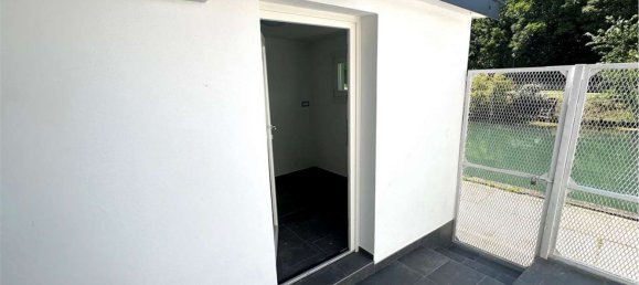 Дом с 7 комнатами в Удине, Италия № 21183 8