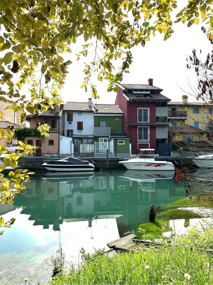 Дом с 7 комнатами в Удине, Италия № 21183