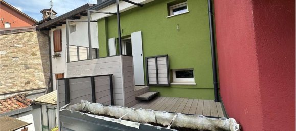 Дом с 7 комнатами в Удине, Италия № 21183 19