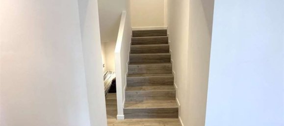 Дом с 7 комнатами в Удине, Италия № 21183 11