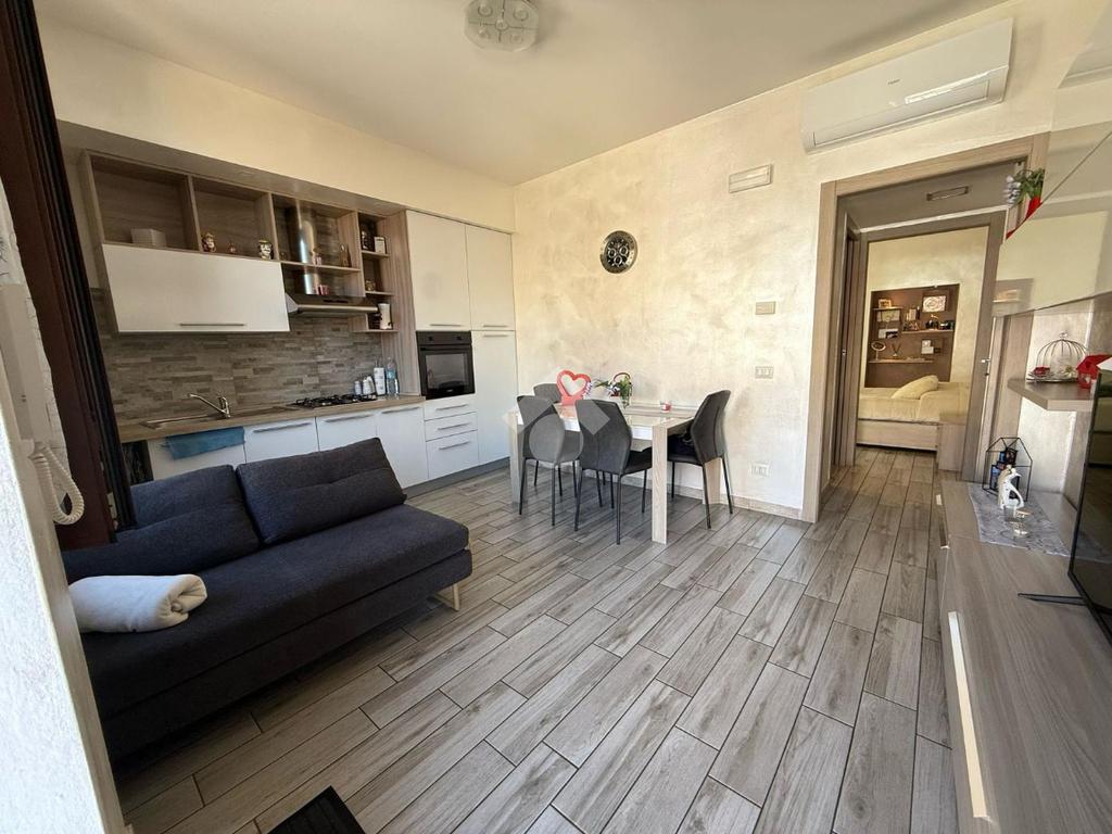Apartamento de 2 habitaciónes en Desio, Italy No. 60125