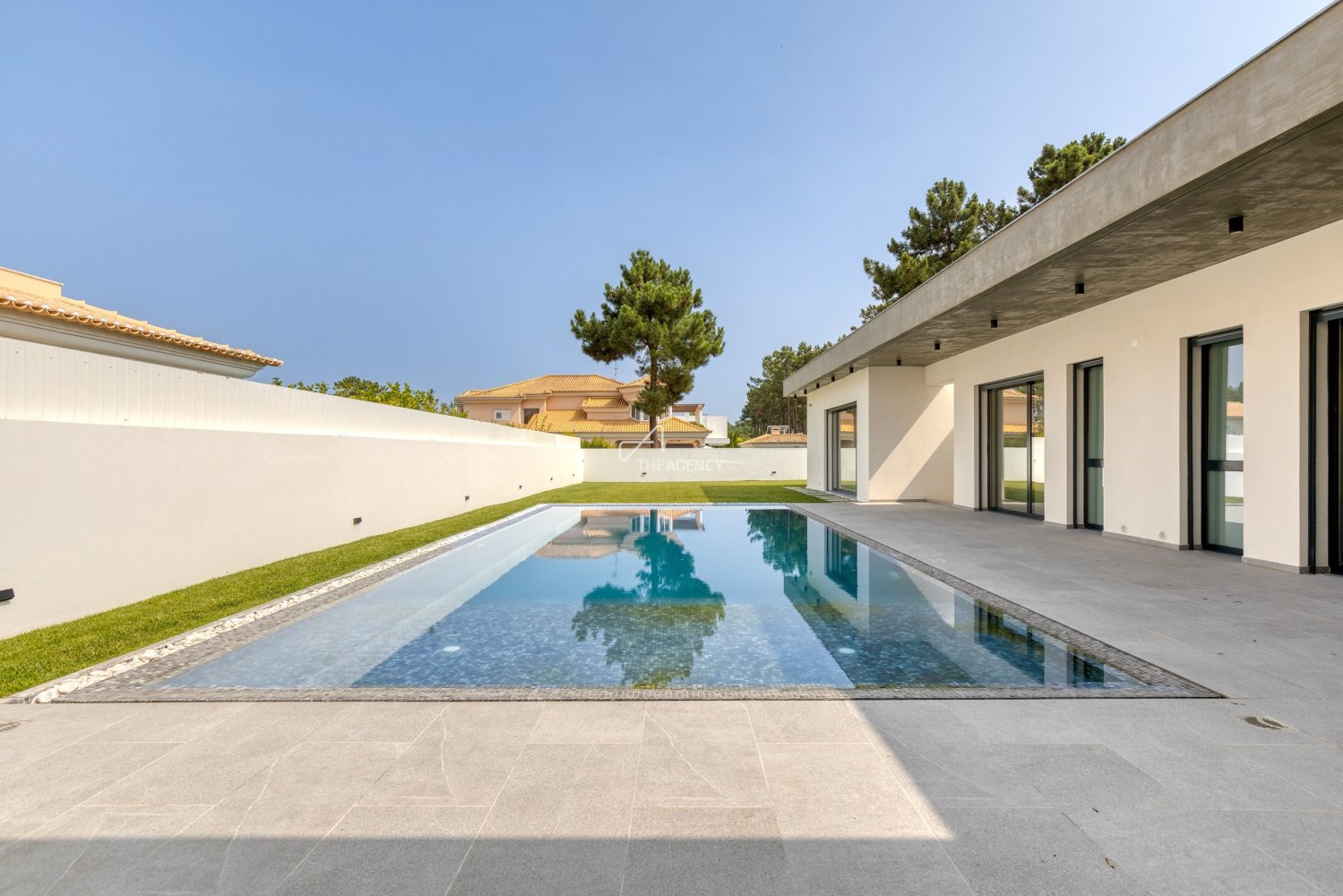 5 bedrooms Villa in Corroios, Portugal No. 103517