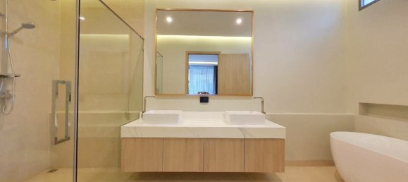 5 bedrooms Villa in Chalong, Thailand No. 10999 2