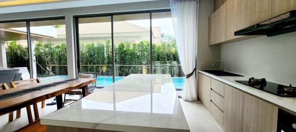 5 bedrooms Villa in Chalong, Thailand No. 10999 18