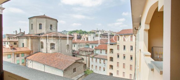 4 rooms Apartment in Bergamo, Italy No. 36109 3