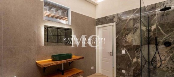Apartamento de 3 dormitorios en Florence, Italy No. 49173 16
