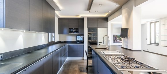 4 bedrooms Commercial property in Mougins, France No. 38279 8