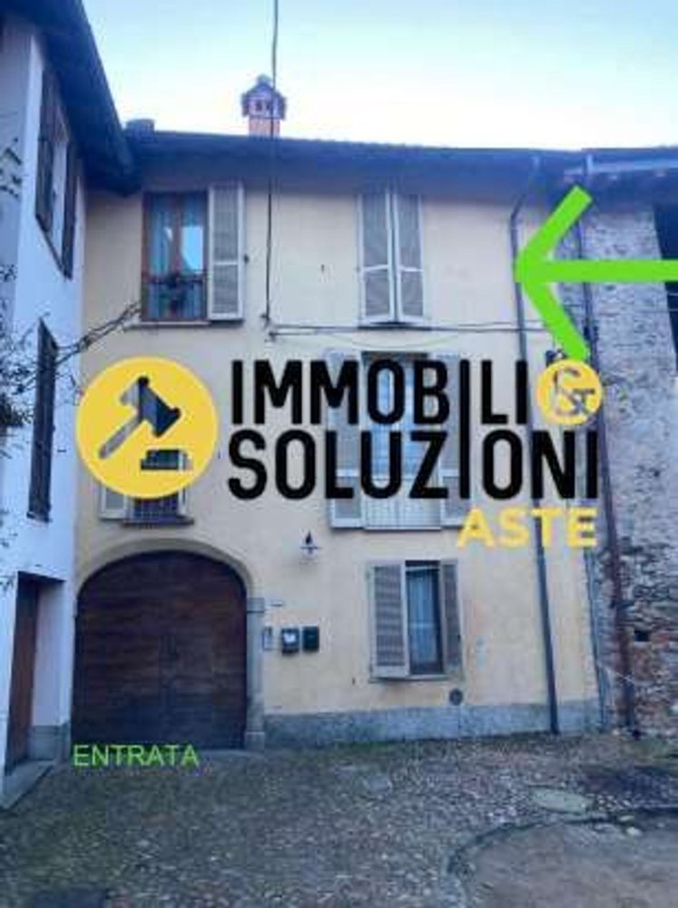4 rooms Apartment in Brinzio, Italy No. 12974