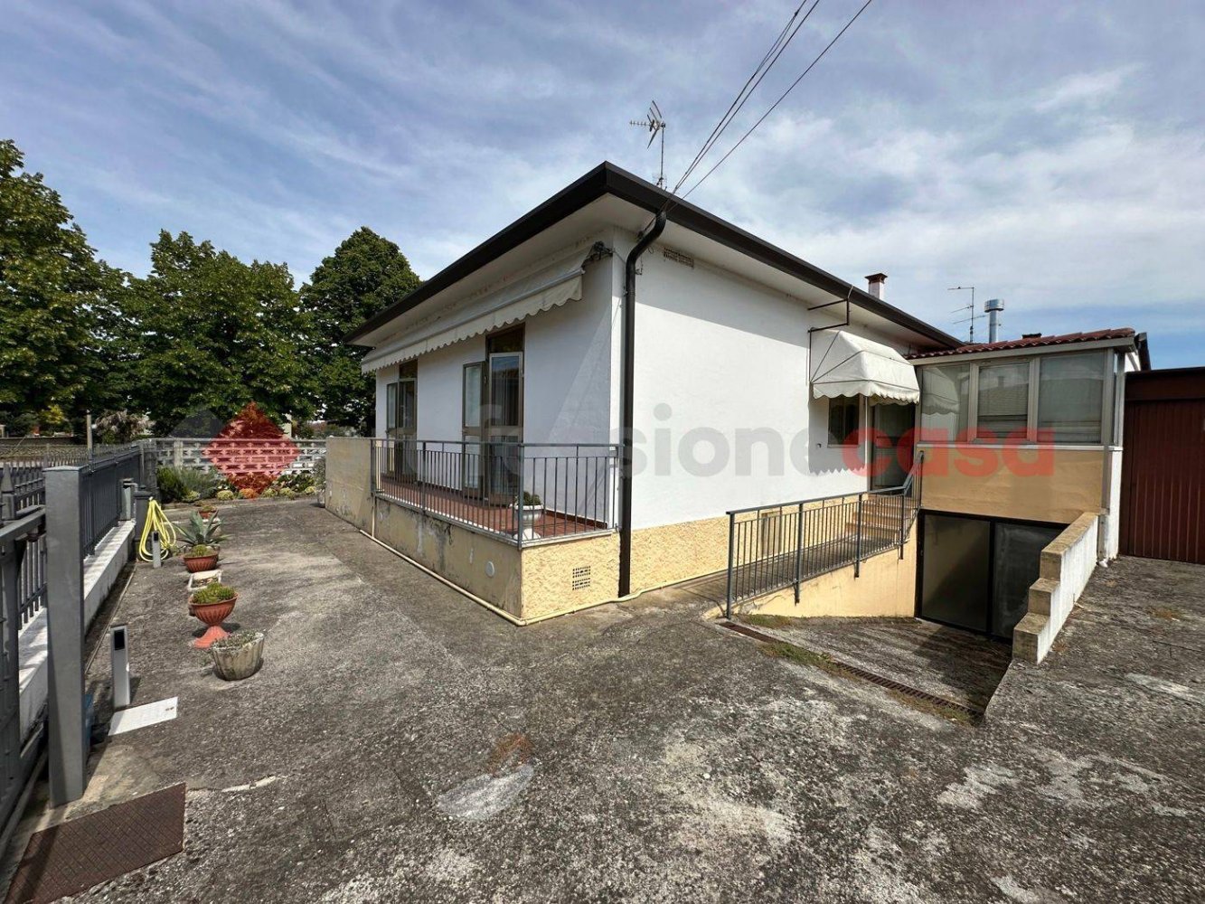 3 bedrooms House in Erbé, Italy No. 277248