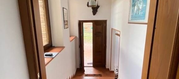 8 rooms House in Castelraimondo, Italy No. 154878 15