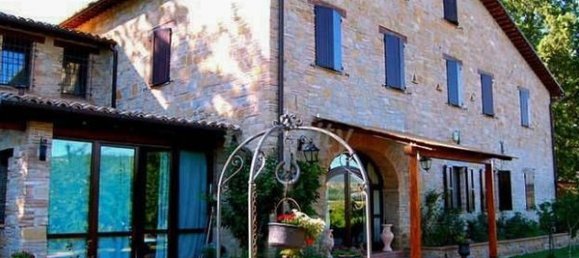 8 rooms House in Castelraimondo, Italy No. 154878 9