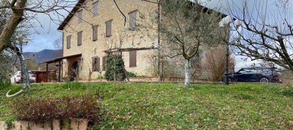 8 rooms House in Castelraimondo, Italy No. 154878 5