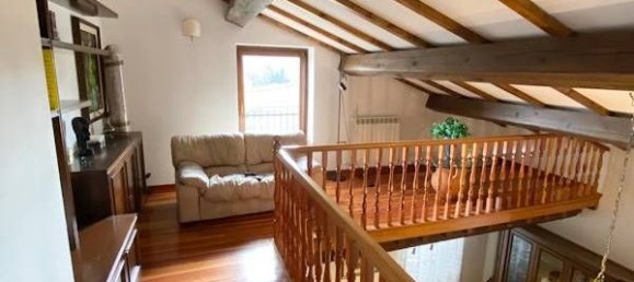 8 rooms House in Castelraimondo, Italy No. 154878 10