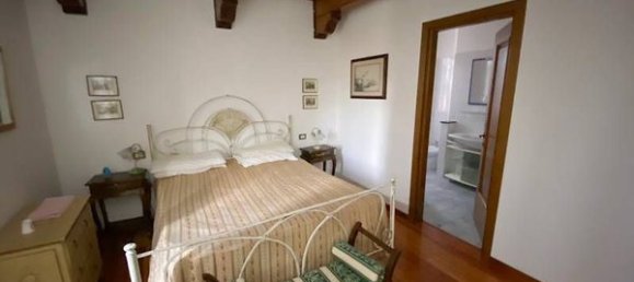8 rooms House in Castelraimondo, Italy No. 154878 7