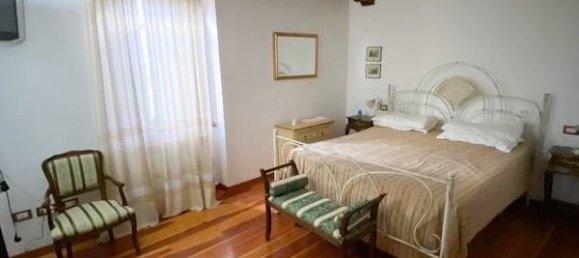 8 rooms House in Castelraimondo, Italy No. 154878 14