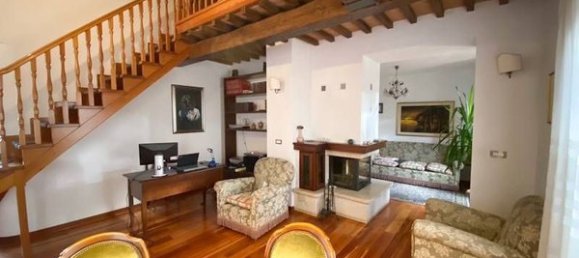 8 rooms House in Castelraimondo, Italy No. 154878 19