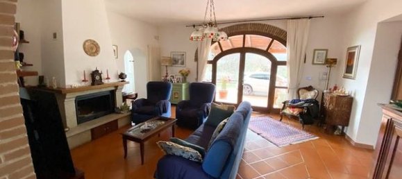 8 rooms House in Castelraimondo, Italy No. 154878 13