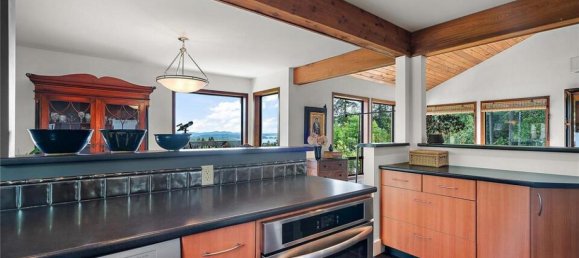 3 bedrooms House in British Columbia, Canada No. 1112 5