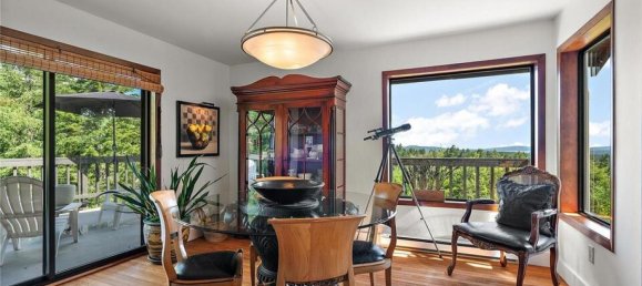 3 bedrooms House in British Columbia, Canada No. 1112 4